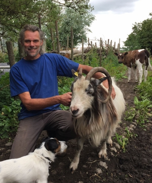Niek Dol is zorgboer en eigenaar van Zorgboerderij Vrouw Holle in Ursum